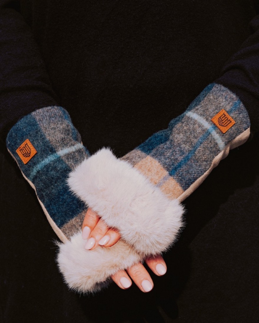 Islander Harris Tweed mittens in navy and cream with a soft knitted cuff